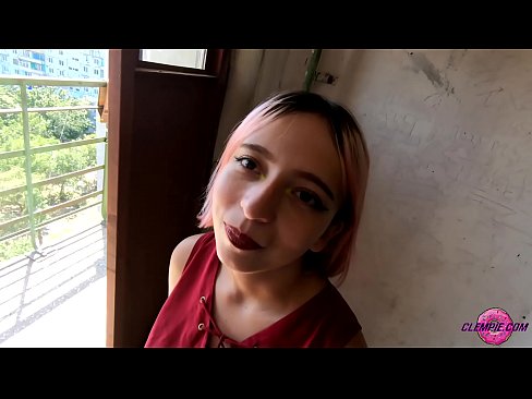 ❤️ 學生性感在內陸吸了一個陌生人 - 射在他臉上 色情vk 在我們